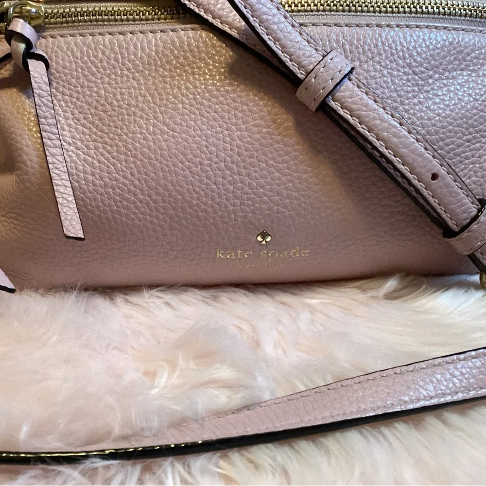 Kate Spade Light Pink pebbled leather Crossbody Bag EUC - Picture 2 of 7